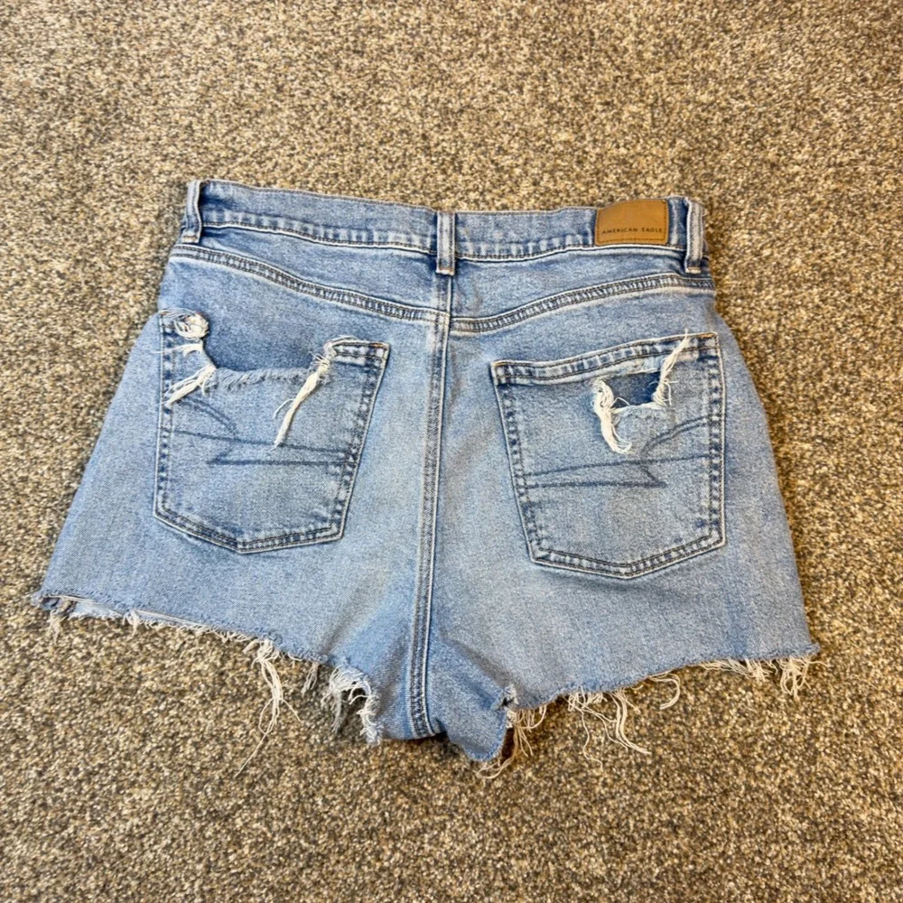 American Eagle Highest Rise Baggy Straight Distressed Denim Shorts Light Wash 10